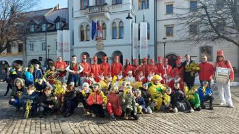 Sredo popestrili mažoretke in godba iz Herceg Novega