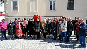 Odkritje skulpture tulipan ob svetovnem dnevu Parkinsonove bolezni