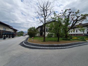 Zgrajen manjkajoči hodnik za pešce na Glavičevi