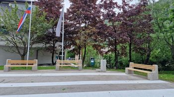 Nove klopi in pitnik na Čufarjevem trgu