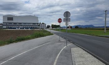 Od Kolodvorske ceste do parkirišča Lek bo zgrajena kolesarska steza in hodnik za pešce