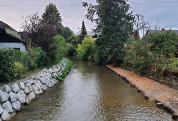 Sanacija brežine Pšate med dvema mostovoma na Ropretovi cesti zaključena
