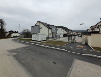 Na Ropretovi cesti zgrajen pločnik in saniran odsek ceste proti izviru Žeček