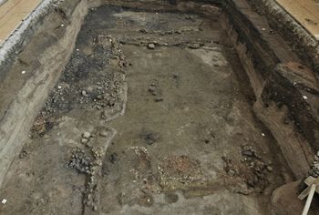 Na območju stare telovadnice Osnovne šole Mengeš, pomembne najdbe tudi v kulturnih plasteh iz obdobja starejše železne dobe, imenovane Hallstatt