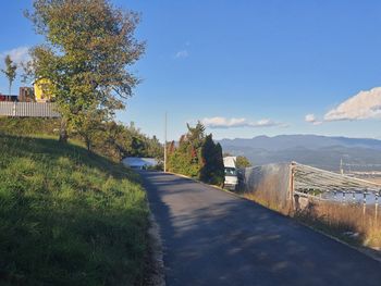 V letu 2022 je na območju Dobena obnovljen nov odsek ceste