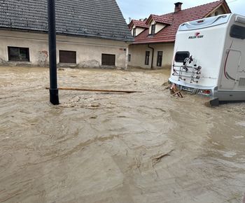 Izredne razmere tudi v Mengšu