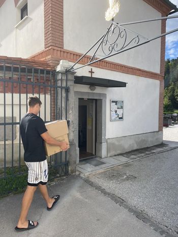 Hrana, pijača in nujne potrebščine