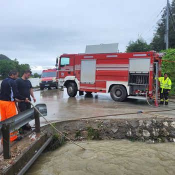Mestni park, splavarska in levška brv ostajajo zaprti, plazovi so pod nadzorom 
