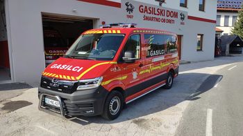 Gasilci še vedno pomagajo na terenu Gasilci še vedno pomagajo na terenu