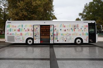 Potujoča knjižnica ima nov Bibliobus