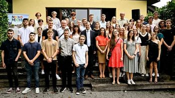 Župan sprejel zlate maturante, med njimi tudi diamantna maturantka Župan sprejel zlate maturante, med njimi tudi diamantna maturantka