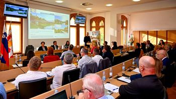 Čez Krko odslej po Julijini in Štukljevi brvi, svetniki potrdili tudi nove cene vrtcev