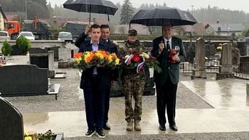 Podžupan Urban Kramar položil cvetje na grob Franca Uršiča