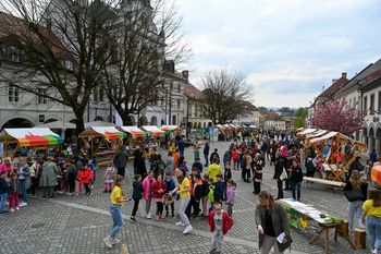 Razpis: 1,8 milijona evrov podpore za programe in projekte organizacij in posameznikov