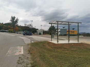 Na štirih avtobusnih postajališčih nove nadstrešnice