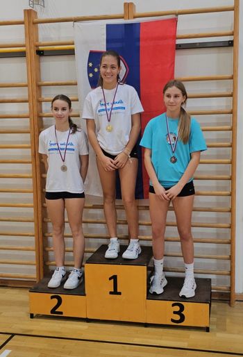 Dve zlati medalji na področnem posamičnem prvenstvu v badmintonu