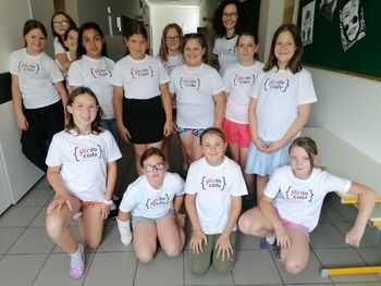 Zaključek projekta Girls Do Code 2023 s hackatonom v Ljubljani