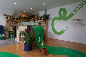 Praznična delavnica in izmenjevalnica okraskov