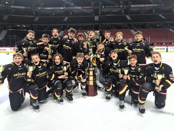 Mladi hokejisti HK Slavija junior slavili v Kanadi