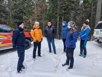 Župan Jesenic in državni sekretar Boštjan Šefic na ogledu plazov v zaledju Koroške Bele