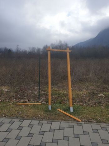 Vandali ustvarjali "nove spomine" na Hrenovci