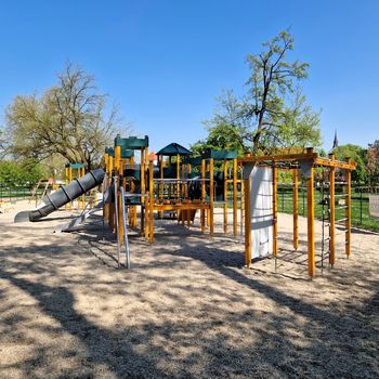 Obnovljeni igrišči na Hudinji in v Mestnem parku za kakovostno igro in rekreacijo