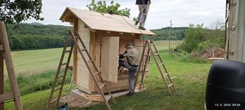 Učni čebelnjak je postavljen Učni čebelnjak je postavljen