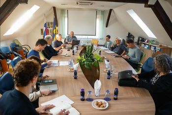 Z vladno službo o odprtih vprašanjih Z vladno službo o odprtih vprašanjih