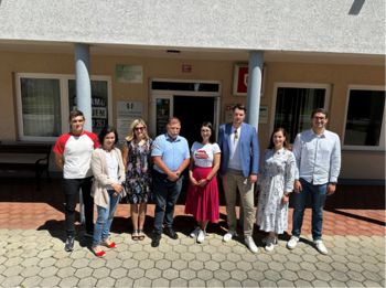Ministrica za digitalno preobrazbo dr. Emilija Stojmenova Duh na obisku digi točke v Dobrovniku