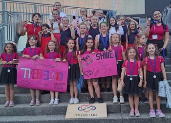 Dekleta uspešno nastopila na mednarodnem tekmovanju Dekleta uspešno nastopila na mednarodnem tekmovanju