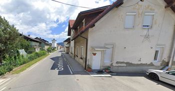 Zapora dela pločnika na Gortinski cesti