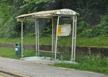 Poškodovana avtobusna nadstrešnica Senožeti (smer Slovenski Javornik)
