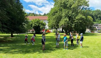 Razigrano ravensko poletje igrivo že v prvem tednu