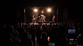 Hit betona - Poziv za mlade glasbene ustvarjalke in ustvarjalce Hit betona - Poziv za mlade glasbene ustvarjalke in ustvarjalce