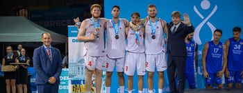 Študentka in študenti UL z zlatim in srebrnim odličjem v košarki na Evropskih univerzitetnih igrah Študentka in študenti UL z zlatim in srebrnim odličjem v košarki na Evropskih univerzitetnih igrah