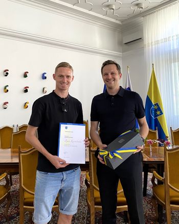 Župan Matija Kovač sprejel celjskega nogometnega junaka Žana Karničnika 