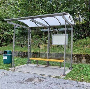 Nova nadstrešnica na avtobusni postaji Senožeti Nova nadstrešnica na avtobusni postaji Senožeti