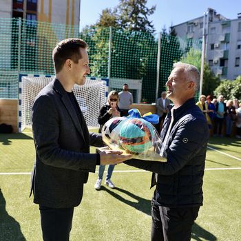 Pri celjskem Dijaškem domu odprli novo nogometno igrišče Pri celjskem Dijaškem domu odprli novo nogometno igrišče