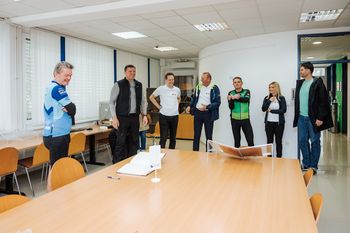 Zgodovinski vpisi kolesarskih gostov v Celju dobili sodobno različico 