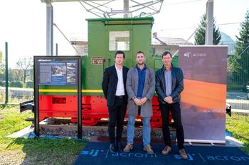 Na slavnostnem odprtju so predstavili eno zadnjih ozkotirnih električnih lokomotiv na Jesenicah Na slavnostnem odprtju so predstavili eno zadnjih ozkotirnih električnih lokomotiv na Jesenicah