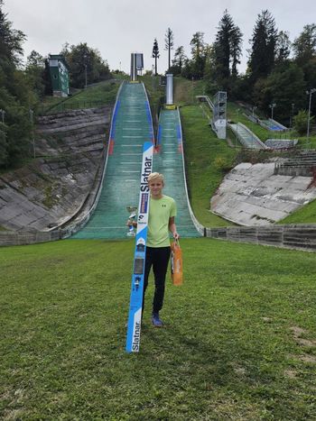 Uspešna poletna sezona za mladega smučarskega skakalca in nordijskega kombinatorca