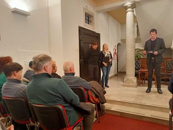 V muzeju Kosova graščina odprli razstavo Pomlad, ko je padalo železo