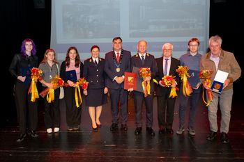 Praznični utrip Jesenic: od gasilskega sprevoda do čustvenih priznanj