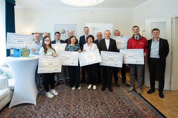 Donacije knjig izročene prejemnikom