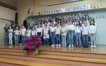 PESEM NAS DRUŽI