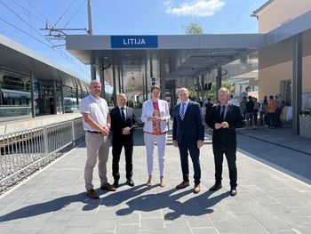 Litija s sodobno železniško postajo