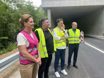 Promet spet sproščen skozi galerijo Šklendrovec
