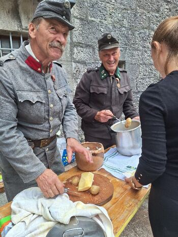 POLETNA ŠOLA BOVEC NA EKSKURZIJI V KLUŽAH POLETNA ŠOLA BOVEC NA EKSKURZIJI V KLUŽAH