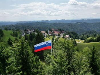 Na Breznici ponosno zaplapolala slovenska zastava
