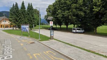 Vzpostavitev plačljivega parkiranja pri pokopališču na Blejski Dobravi